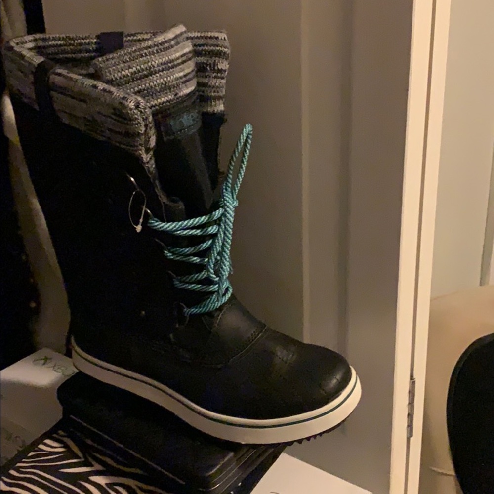 Totes snow boots.